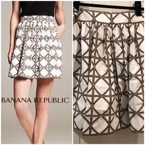Banana Republic Flared Lattice print skirt sz 6